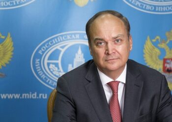 Αποχωρούν οι οικογένειες των Ρώσων διπλωματών από τις ΗΠΑ
