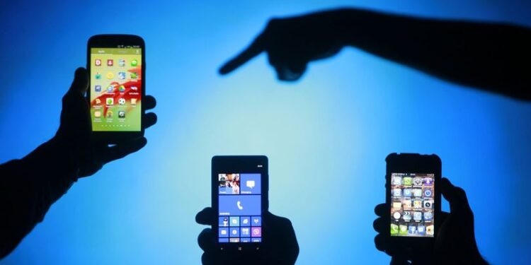 ΔΕΕ: Νόμιμη η πρόσβαση των αρχών στο κινητό τηλέφωνο ακόμα και για μικρά αδικήματα