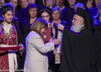 Ὁ Βεροίας τίμησε τήν… Πρόεδρο τῆς Δημοκρατίας, προκαλῶντας σκανδαλισμὸ στὸ ποίμνιό του!