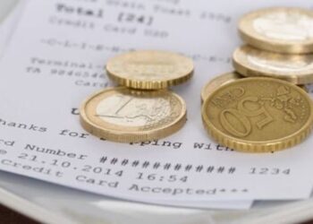 Είναι ντροπή πραγματικά – Φορολογούν τα tips των σερβιτόρων… θέλουν σίγουρο χρήμα