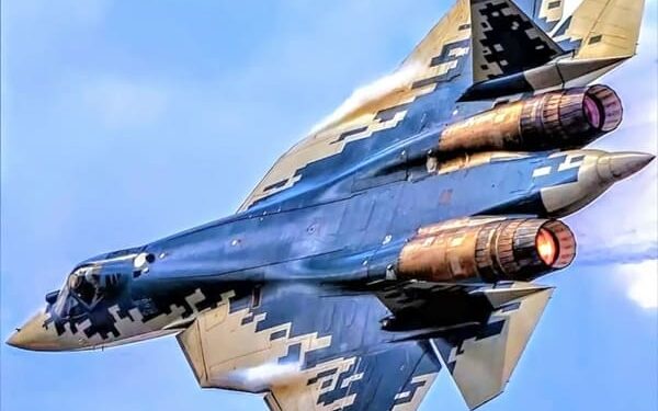 Παράξενο περιστατικό στην Ουκρανία – To Ρωσικό υπερόπλο Su-57 Stealth κατέρριψε το Ρωσικό drones S-70 Okhotnik-B και ένα F-16