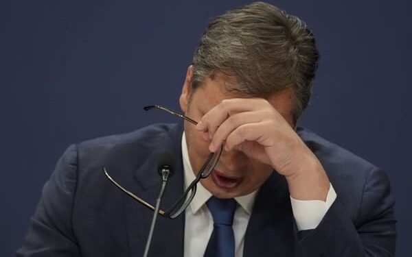 Τι συμβαίνει με τον Σέρβο Vucic; – Απαντά μετά τον σάλο για την απαράδεκτη δήλωση καταδίκης της Ρωσίας – «Ζήτησα αναπροσαρμογή»