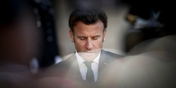 Πως η Γαλλία του Emmanuel Macron είναι κοντά στο να γίνει η “νέα Ελλάδα ή Ιταλία” της ΕΕ> Στα 3 τρισ. ευρώ το εθνικό χρέος