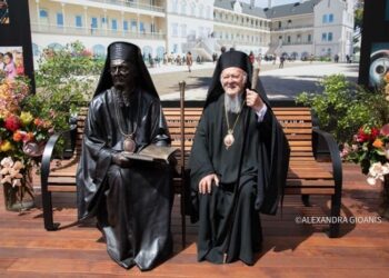 Η κορύφωση της ύβρεως και του εγωισμού: Ο Βαρθολομαίος αποκαλύπτει το άγαλμά του στην Αυστραλία!!