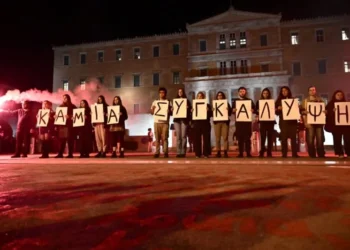 Οργή λαού για την συγκάλυψη στα Τέμπη: Ο κόμπος έφτασε στο χτένι μετά την χυδαία επίθεση της Βόζεμπεργκ στην Καρυστιανού!