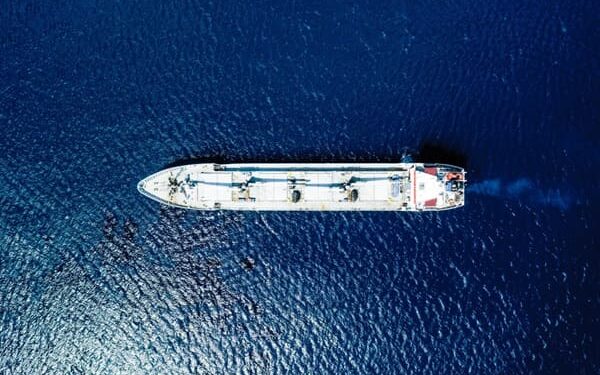 Πόλεμος και τιμές πετρελαίου – Τι θα γίνει εάν κλείσουν τα Στενά του Ορμούζ