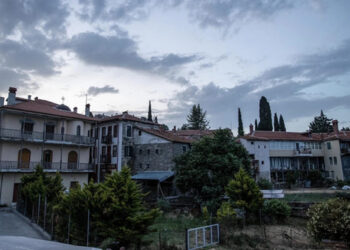 Συγκλονίζει η προφητεία κρυμμένου γέροντα του Αγίου Όρους: «Ο ηγέτης που θα λυτρώσει τους Έλληνες και τη χώρα υπάρχει» (vid)