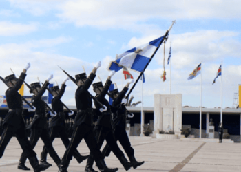 ΝΑΙ, ΡΕ, ΑΥΤΟΙ ΕΙΜΑΣΤΕ