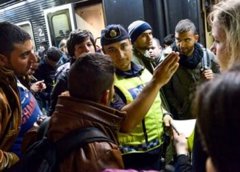 Η άλλοτε αφόρητα φιλελεύθερη Σουηδία κλείνει την πόρτα στους μετανάστες