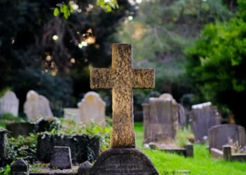 Ραββίνοι στο Ισραήλ ζητούν να αφαιρεθεί(!) ο σταυρός από τον τάφο χριστιανού στρατιώτη