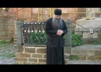 Όταν διαβάζεις Παράκληση στην Παναγία