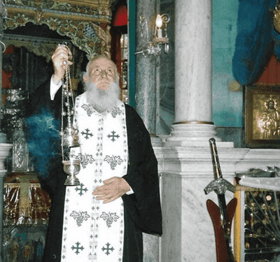 Βγήκε να θυμιάσει και δεν πατούσε στη γη!