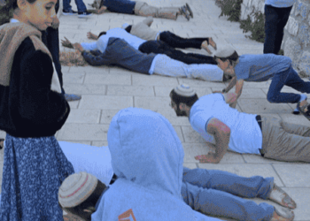 Οι Εβραίοι κάνουν Ταλμουδικά τελετουργικά στο Όρος του Ναού για τη γιορτή Σουκότ την ”ετοιμασία του θρόνου”..διεκδικώντας το…