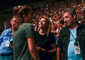 Ασλανίδης: 1.200.000 μπήκαν στο live streaming της συναυλίας για τα Τέμπη και η ΈΡΤ έδειξε λίγα δευτερόλεπτα την εξέδρα