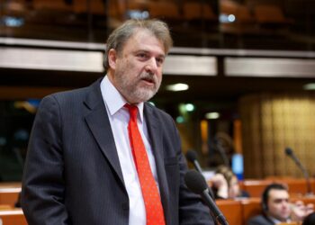 ΝΟΤΗΣ ΜΑΡΙΑΣ : Κόκκινα δάνεια – Οι δανειολήπτες πρέπει να μπορούν να αγοράσουν τα δάνειά τους στην τιμή πρώτης προσφοράς που κάνουν τα κοράκια
