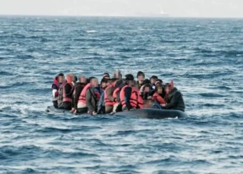 FAZ: Χιλιάδες παράνομοι μετανάστες εισρέουν σε Κρήτη και Γαύδο