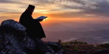 ΜΙΑ ΣΚΕΠΤΟΜΕΝΗ ΕΛΛΗΝΙΔΑ : ΓΕΡΟΝΤΑΣ ΘΕΟΦΙΛΟΣ ΟΡΚΟΦ ΓΙΑ Β. ΚΟΡΕΑ: ΟΙ “ΚΟΚΚΙΝΟΙ” (ΒΟΡΕΙΟΚΟΡΕΑΤΕΣ) ΘΑ ΚΑΤΑΣΤΡΑΦΟΥΝ ΓΙΑΤΙ ΕΧΟΥΝ ΔΑΙΜΟΝΑ ΝΑ ΤΟΥΣ ΚΥΒΕΡΝΑΕΙ…