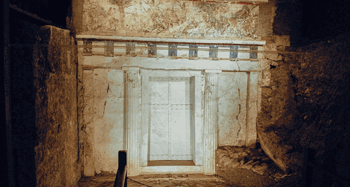 Αρχαιολόγοι ταυτοποίησαν τον χιτώνα του Μεγάλου Αλεξάνδρου σε έναν από τους βασιλικούς τάφους στη Βεργίνα!