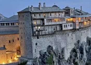Γέρων Βασίλειος Καυσοκαλυβίτης : Θέλουν έρθουν άντρες ασεβείς , με νόμο αρπάξουν τα βρέφη από της αγκαλιές των γυναικών