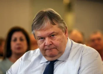 Λερνάια Ύδρα το πολιτικό κατεστημένο: Το Πασοκ προτεινει τον εφιάλτη Βενιζέλο για πρόεδρο Δημοκρατίας!