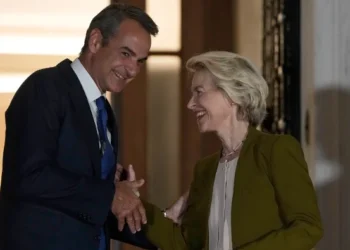 Μας έμπλεξε σε έναν πόλεμο για το προσωπικό τους συμφέρον, χωρίς την έγκριση και σύμφωνη γνώμη του ελληνικού λαού να υποστηρίξει την Ουκρανία!