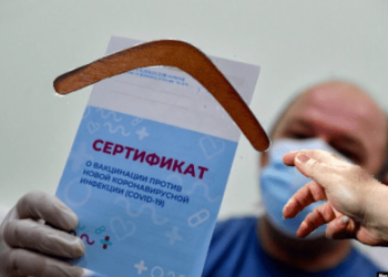 Στην Ιαπωνία, τα εμβολιασμένα άτομα δεν επιτρέπεται πλέον να εισέρχονται σε δημόσιους χώρους.