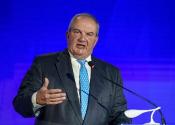 O Κώστας Καραμανλής γκρεμίζει τον «Μητσοτακισμό» και την «σωστή πλευρά της ιστορίας»!