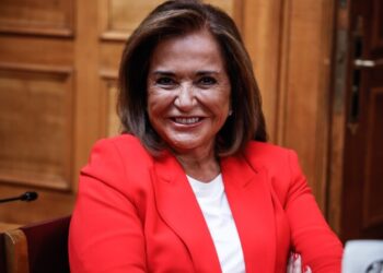 Ζαλίστηκε το πανελλήνιο από τις πιρουέτες της Ντόρας έπειτα από την εκλογή Τραμπ!