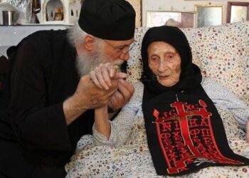 Μας έστειλε σύγχρονος Άγιος, (μεμαρτυρημένος από τον Άγιο Πορφύριο όσο  ακόμη ζούσε), τα εξής: