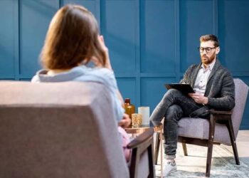 Όλη η Ελλάδα τρέχει στους ψυχολόγους και δεν αναρωτιούνται γιατί γίνεται αυτό παρά την τόση «απελευθέρωση» που έχουμε