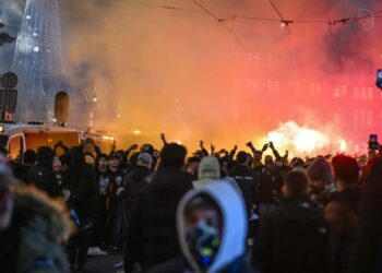Νέο πογκρόμ στο Άμστερνταμ-Βανδάλιζαν την πόλη όλο το βράδυ εξτρεμιστές μουσουλμάνοι φωνάζοντας «Καρκίνο στους Εβραίους»
