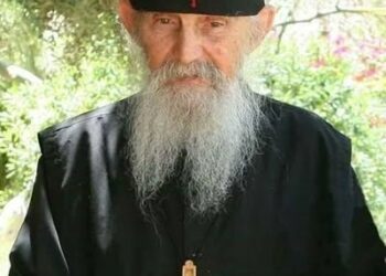 ΓΕΡΟΝΤΙΣΣΑ ΓΑΛΑΚΤΙΑ «Τι κάνει η Αμερική;» ρώτησε. Και συμπλήρωσε: «Έρχεται ώρα πού θα γίνει -μερική!…