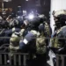 Χάος στη Νότια Κορέα μετά την πρωτοφανή κήρυξη στρατιωτικού νόμου – Ο στρατός μπήκε στο Κοινοβούλιο, τανκ στους δρόμους