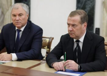 Μεντβέντεφ σε νατοϊκά κράτη: «Πάρτε το χαμπάρι, είστε σε πόλεμο με τη Ρωσία», vid