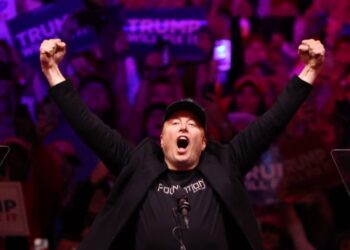 Το 2025 αναμένεται συναρπαστικό! Τα λόγια του Μασκ προκαλούν ήδη πανικό