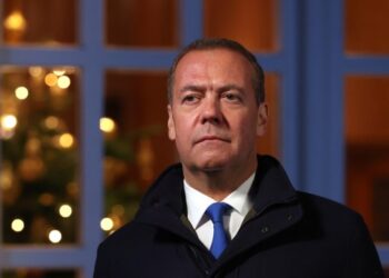 «Άλλωστε στο Λονδίνο τα πάντα μπορεί να συμβούν»! Αναστάτωση μετά από ανάρτηση του Μεντβέντεφ