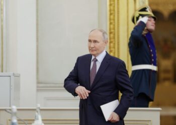 Αυτός είναι ηγέτης και όχι οι λουλούδες του ΝΑΤΟ, video