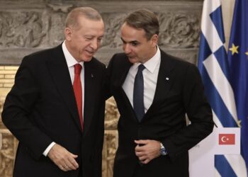 Επιφυλλίδα Κρινιώς Καλογερίδου : Με επιβολή δια της πυγμής, σιωπητήριο δρομολογημένων εθνικών υποχωρήσεων