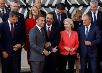 POLITICO> Η κατάρρευση της Ευρώπης συμβαίνει τώρα