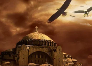 Επιφυλλίδα Κρινιώς Καλογερίδου : Η Βασιλεύουσα ετοιμάζεται να γιορτάσει την Πρωτοχρονιά