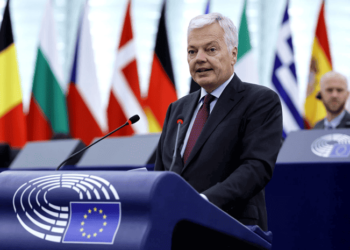 Βρόμα και δυσωδία στην ΕΕ: Πρώην Επίτροπος Δικαιοσύνης ύποπτος για ξέπλυμα χρήματος – Έφοδος σε σπίτια του Ντιντιέ Ρέιντερς