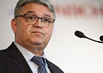ΑΠΟΣΤΟΛΟΥ : Ή Ο ΓΙΑΛΟΣ ΕΙΝΑΙ ΣΤΡΑΒΟΣ, Ή ΕΣΕΙΣ ΣΤΡΑΒΑ ΑΡΜΕΝΙΖΕΤΕ…