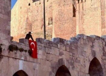 Προδόθηκε μόνη της η Τουρκία… Τουρκική σημαία ανυψώθηκε στην ακρόπολη του Χαλεπίου