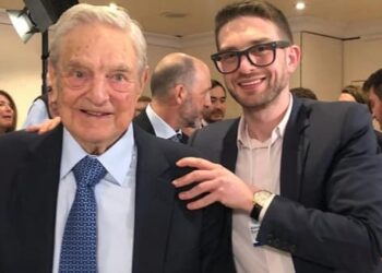 Σε σοκ ο γιος του Soros λόγω Trump: Θα μας καταστρέψει – Η «χυλόπιτα» από Musk και το «ερωτικό παιχνίδι» με την αυλή Zelensky