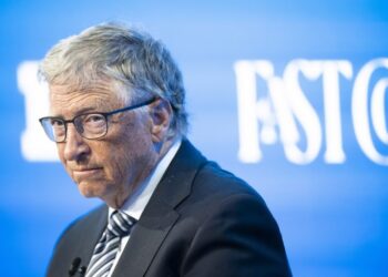 Gates: «Με αντιμετωπίζουν ως αντίχριστο – Θα μείνω κοντά στον Τραμπ»