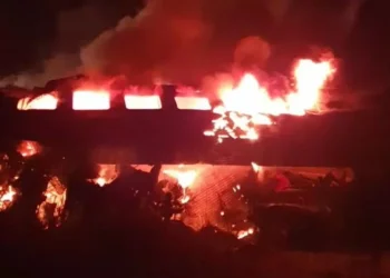 Τέμπη έγκλημα: Θάφτηκε εντελώς απο τα μεγάλα ΜΜΕ η νέα έκθεση Κοκοτσάκη που αποδεικνύει πως τα θύματα επέζησαν και κάηκαν ενώ ζητούσαν βοήθεια