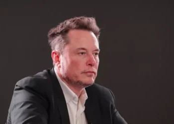 Κεραυνοί από Elon Musk: Βασιλιά Κάρολε, ρίξε την κυβέρνηση – O Starmer ένοχος για μαζικούς βιασμούς Αγγλίδων από Πακιστανούς