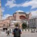 Βρετανός κομματάρχης δημοσίευσε εικόνα με την ελληνική σημαία στην Αγιά Σοφιά – Έξαλλοι οι Τούρκοι