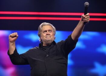 Στρατηγός Μπάνον: Η Ουκρανία θα Μπορούσε να Γίνει το «Βιετνάμ» του Τραμπ