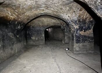 Δρ. Κ. Βαρδάκας : καθαρίζουν τα υπόγεια της ΑΓΙΑΣ ΣΟΦΙΑΣ για να τα κάνουν επισκέψιμα στους τουρίστες ή γιατί ψάχνουν μανιωδώς για την ΜΥΣΤΙΚΗ ΠΥΛΗ;